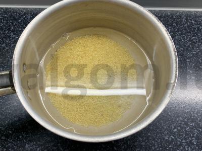 Pšenių košė su pienu ir nektarinu Žingsnis 1