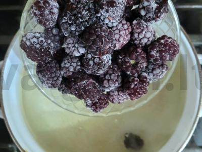 Kvapnus kompotas su gervuogėmis, avietėmis ir mėtomis Žingsnis 1