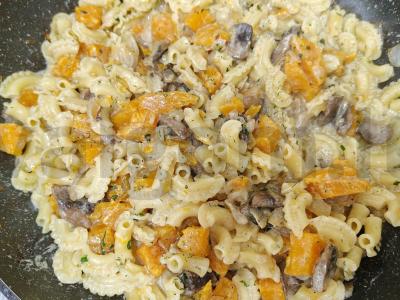 Makaronai su moliūgu ir grybais grietinėlėje Žingsnis 7