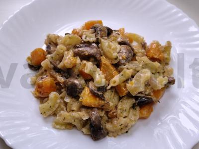 Makaronai su moliūgu ir grybais grietinėlėje pagrindine nuotrauka