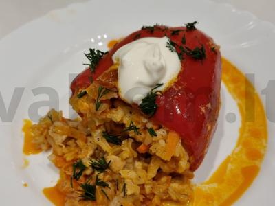 Įdarytos paprikos su smulkinta kiauliena pagrindine nuotrauka