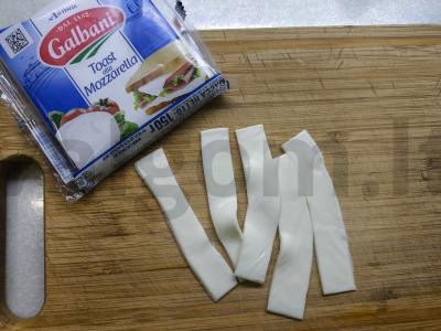 Omletas su dešrelėmis, svogūnais ir mocarela Žingsnis 4