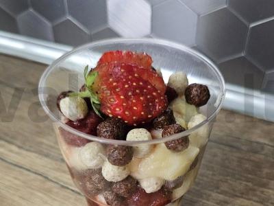 Oro desertas su kremu pagrindine nuotrauka