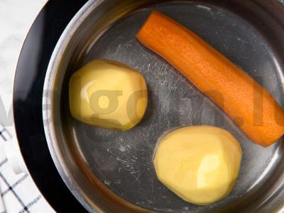 Salotos su tunu ir alyvuogėmis Žingsnis 1