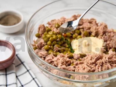 Salotos su tunu ir alyvuogėmis Žingsnis 4