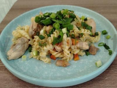 Vištienos troškinys su makaronais pagrindine nuotrauka