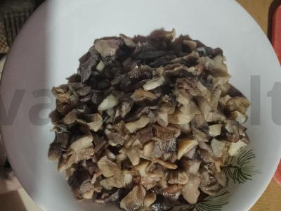 Mėsa su grybais grietinės padaže Žingsnis 1