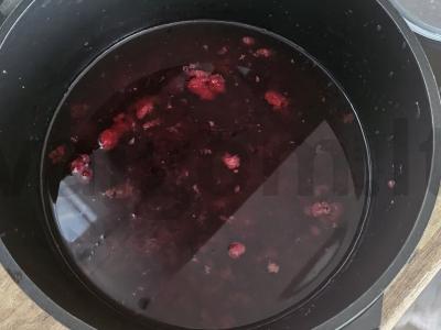 Kvapnus uogų gėrimas Žingsnis 3