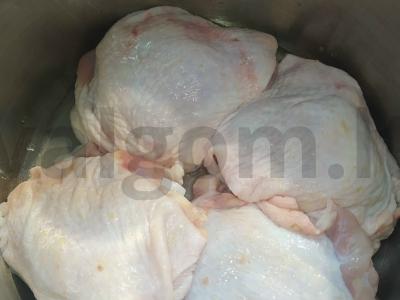 Vištienos blauzdų sriuba su bulvėmis ir svogūnais be kruopų Žingsnis 1