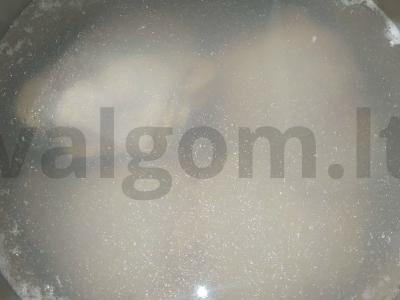 Vištienos blauzdų sriuba su bulvėmis ir svogūnais be kruopų Žingsnis 2