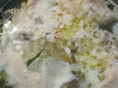 Vištienos blauzdų sriuba su bulvėmis ir svogūnais be kruopų Žingsnis 5