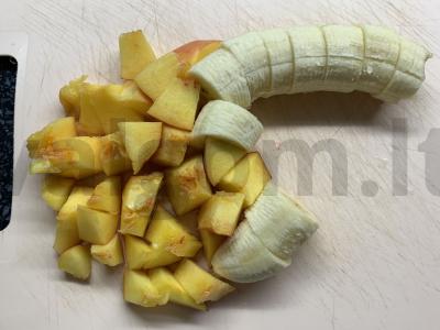 Smuzi su grikių dribsniais, vaisiais, uogomis ir jogurtu Žingsnis 1