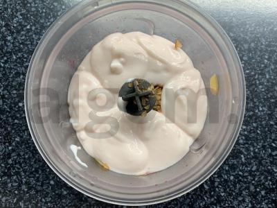 Smuzi su grikių dribsniais, vaisiais, uogomis ir jogurtu Žingsnis 4