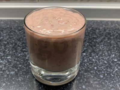 Smuzi su grikių dribsniais, vaisiais, uogomis ir jogurtu Žingsnis 6