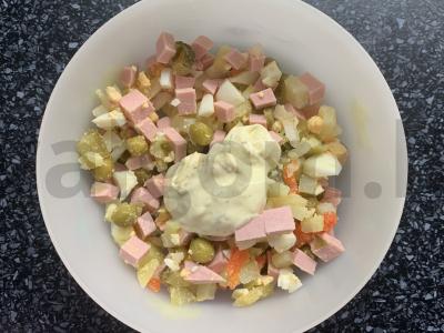 Olivje su česnako padažu Žingsnis 7