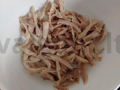 Salotas su marinuotais svogūnais ir vištiena Žingsnis 3