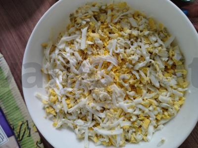 Salotas su marinuotais svogūnais ir vištiena Žingsnis 6