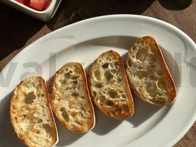 Brusketa su feta sūriu ir arbūzu Žingsnis 1