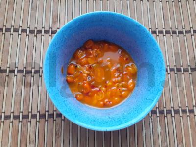 Tonizuojantis šaltalankių gėrimas su cinamonu ir imbieru Žingsnis 1