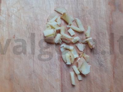 Tonizuojantis šaltalankių gėrimas su cinamonu ir imbieru Žingsnis 2