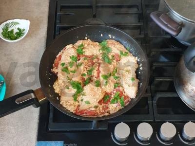 Troškinta vištienos filė su pomidorais grietinėlėse Žingsnis 5