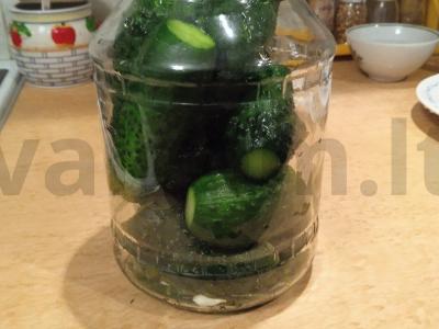 Marinuoti agurkai žiemai Žingsnis 3