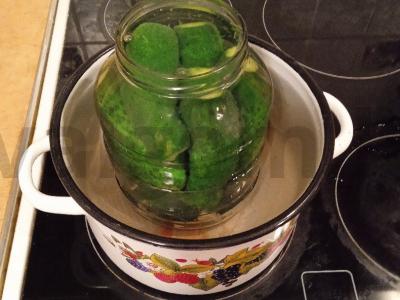 Marinuoti agurkai žiemai Žingsnis 4