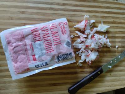 Salotas su džiovintais pomidorais, krabų mėsa ir avokadu Žingsnis 2