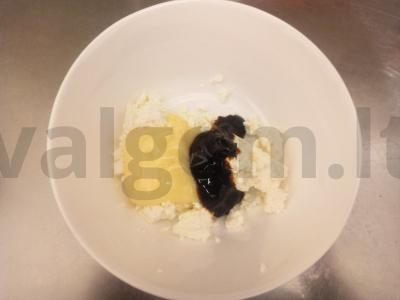 Desertas su varške, sausainiais ir obuoliu stiklinėje Žingsnis 1