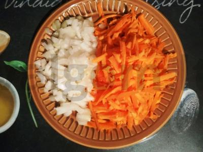 Troškinti šonkauliai su bulvėmis ir morkomis lėtoje viryklėje Žingsnis 2