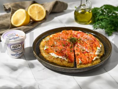 Rosti su rūkytu lašiša pagrindine nuotrauka