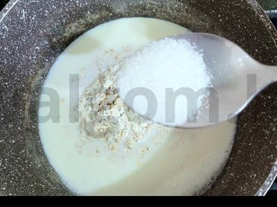 Švelni avižų košė su pienu ir graikiniais riešutais Žingsnis 2