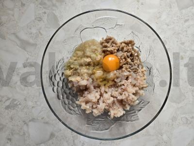 Menkių kotletai su baltu duona Žingsnis 3