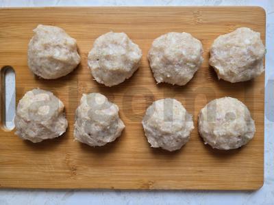 Menkių kotletai su baltu duona Žingsnis 5