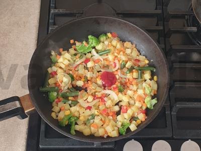 Ryžiai, troškinti su daržovėmis ir sūriu Žingsnis 1