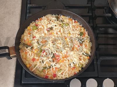 Ryžiai, troškinti su daržovėmis ir sūriu Žingsnis 5