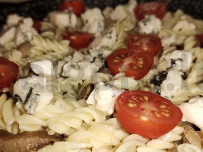 Makaronai su šonine ir marinuotais grybais Žingsnis 9