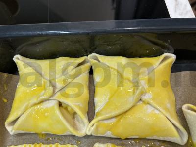 Sluoksniuotos tešlos konvertukai su obuoliais Žingsnis 8