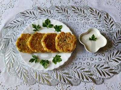 Kiaušinių, kietojo sūrio ir petražolių blynai pagrindine nuotrauka