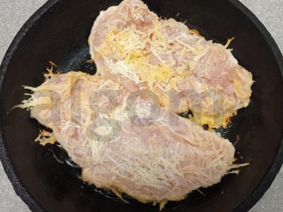 Kalkių kepsniai su parmezano danga Žingsnis 5