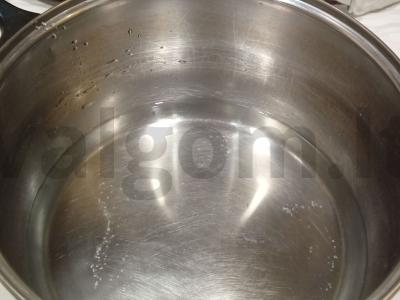 Užkandžių profitriai su varškės sūriu ir lašišos bei agurkų rožytėmis Žingsnis 1