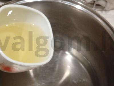 Užkandžių profitriai su varškės sūriu ir lašišos bei agurkų rožytėmis Žingsnis 2