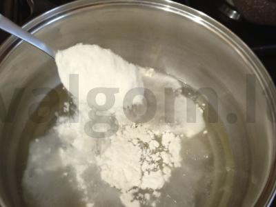 Užkandžių profitriai su varškės sūriu ir lašišos bei agurkų rožytėmis Žingsnis 5