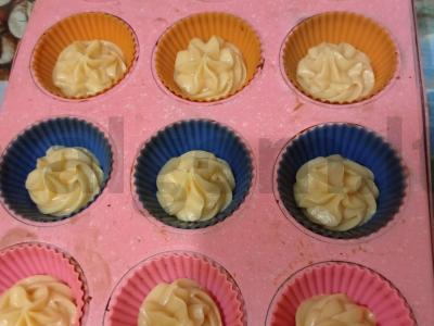 Užkandžių profitriai su varškės sūriu ir lašišos bei agurkų rožytėmis Žingsnis 8