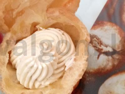 Užkandžių profitriai su varškės sūriu ir lašišos bei agurkų rožytėmis Žingsnis 10