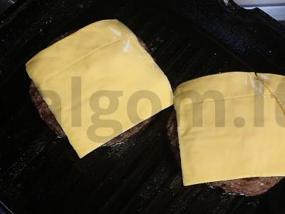 Burgeris su aštriu pomidorų padažu Žingsnis 4