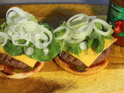 Burgeris su aštriu pomidorų padažu Žingsnis 8