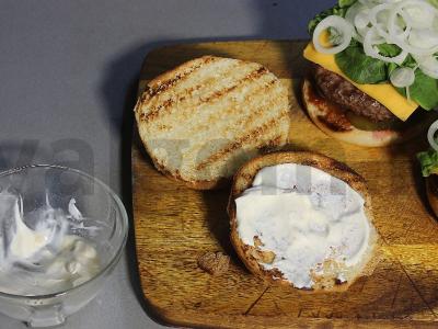 Burgeris su aštriu pomidorų padažu Žingsnis 9