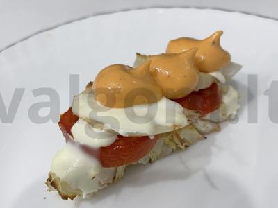 Kopūstai su vyšniniais pomidorais ir grietine orkaitėje pagrindine nuotrauka