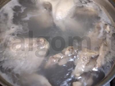 Skani žirnių sriuba su rūkytomis sparnelėmis Žingsnis 1